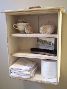 Old Dresser Drawer Ideas, Uses For Old Dresser Drawers, Crafts Using Old Dresser Drawers, What To Make Out Of Old Dresser Drawers, Re Purpose Dresser Drawers, Old Dresser Drawers Turned Into Shelves, Diy Repurposed Drawer Shelf, Dresser Drawer Shelves, Matchbox Dresser Ideas
