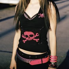 #aesthetic #avrillavigne #aest #00s #2000s #2000sfashion #grunge #poppunk #lavigne #avrillavigneaesthetic Avril Lavigne Outfits, Avril Lavigne Style, 2000s Punk, Scene Outfits, Punk Princess, Emo Outfits, Avril Lavigne, Punk Outfits, Pop Punk