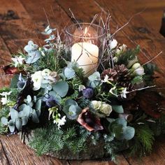 The Great British Florist, based in Herefordshire, explains how to make a Chri… | Christmas centerpieces, Floral christmas centerpieces, Christmas centrepiece ideas