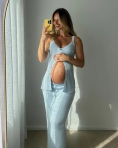 pregnancy em 2025 | Looks gestantes, Gravidas estilosas, Roupas para gravidas