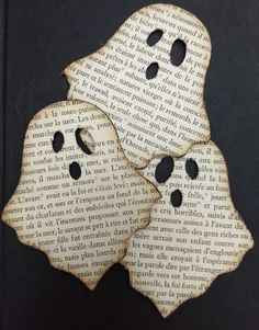 Book Ghost Diy, Book Page Ghosts, Newspaper Halloween Crafts, Diy Book Page Ghost, Halloween Book Page Crafts, Book Page Halloween Crafts, Diy Halloween Bookmark Tutorial, Ghost Book Pages, Book Page Ghost Garland