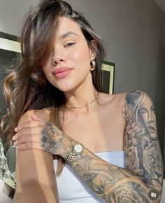 G Tattoo, Tattoed Women, Photo Recreation, Tatting, Tattoos, Outfit Accessories, Photography, Beauty