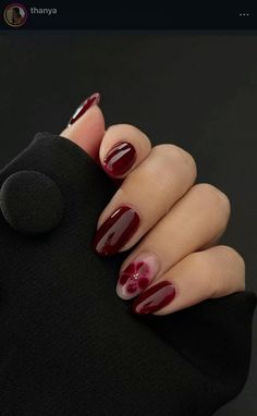 Pin de Sami Chacon en Uñas en 2025 | Manicura de uñas, Manicura, Uñas granates