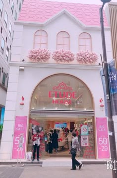 Pin by nataly cruz on Remodelación princesas | Kids clothing store design, Store design interior, Store design