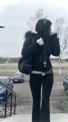 Alt Soft Outfits, Flair Black Leggings Outfit, Dark Style Girl, Goth Outfits With Leggings, No Skin Outfits, Comgirl Outfits, Underground Clothes, Alt Winter Clothes, Female Clothing Ideas