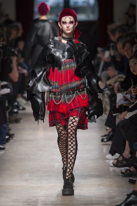 a punk and political history of tartan - i-D Outfits, Clothes, High Fashion, Punk, Couture, Fashion, Haute Couture, Style, Women