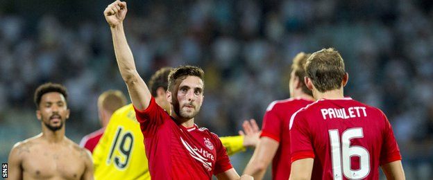 Graeme Shinnie salutes the travelling support