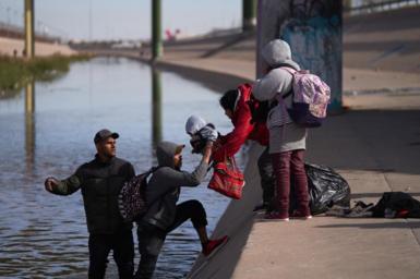 Migrants illegally cross the Rio Grande River to try to turn themselves into US Border Patrol in Juarez City, Mexico, 20 December 2022.