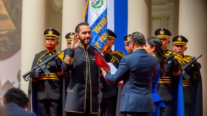 Nayib Bukele toma juramento como presidente de El Salvador en la Plaza Gerardo Barrios de San Salvador.