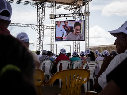 Transmisión del video de Iván Márquez durante el Foro Binacional de Paz, en Puerto Carreño (Vichada), el 11 de mayo de 2024.