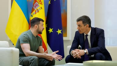 Lors de la visite en Espagne de Volodymyr Zelensky (G), le Premier ministre espagnol Pedro Sánchez (D) a annoncé une aide militaire d'un montant d'un milliard d'euros.
