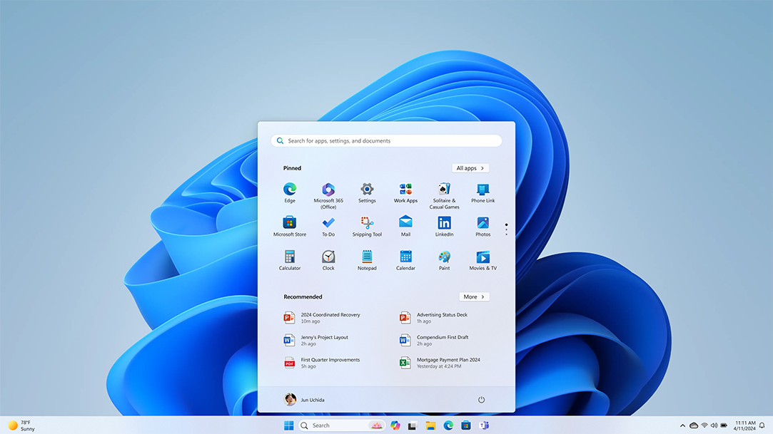Domovská obrazovka Windowsu 11 so zobrazenými aplikáciami, nastaveniami a dokumentmi.