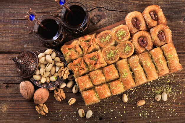 Photo collection de desserts traditionnels et délicieux de l'est desserts du ramadan