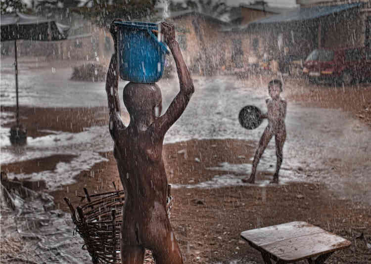 José Nicolas, « Togo sous la pluie, Lomé », 2017. Subligraphie, édition 3/12 (50 cm x 70 cm, 1 000 euros).