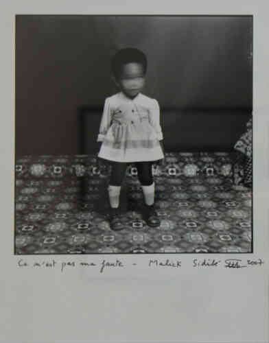 Malick Sidibé, « C’est pas ma faute ». Tirage argentique sur papier baryté de 2007 (30 cm x 40 cm, 950 euros).