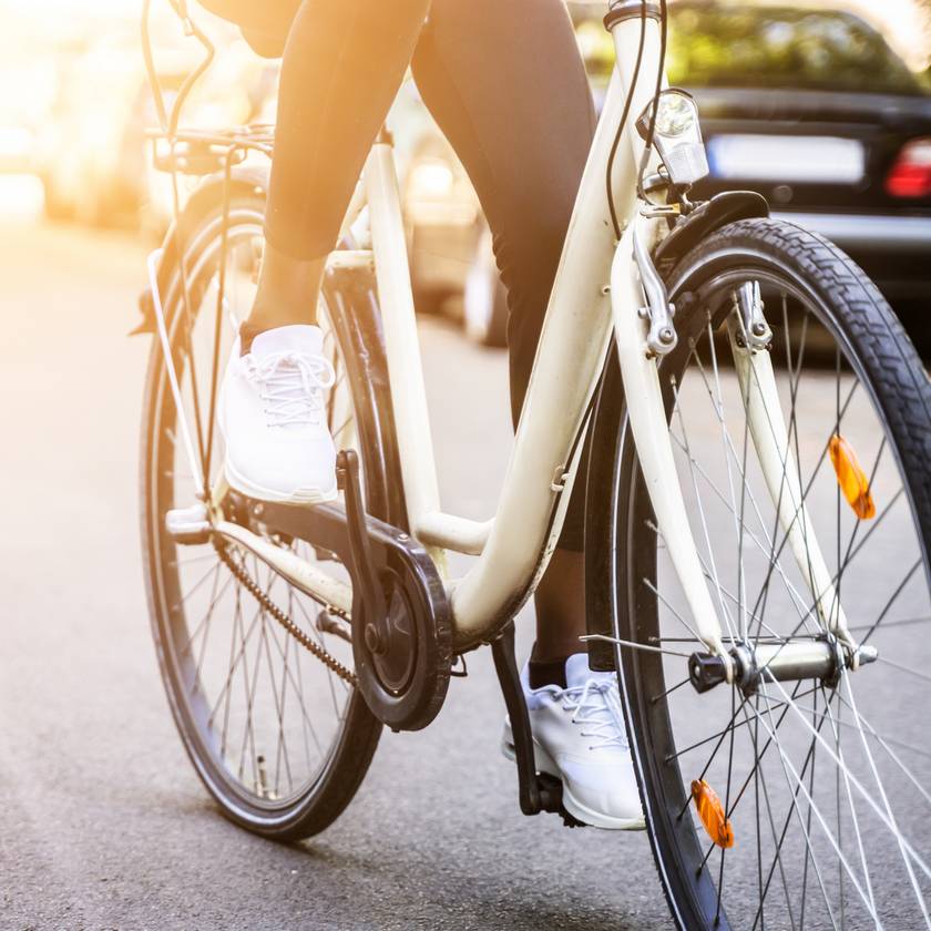 Sokan nem tudják, de ez is kötelező a kerékpárosoknak: a rendőrség figyelmezteti a közlekedőket