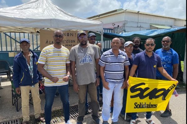 Les agents du tri postal de Cayenne en grève
