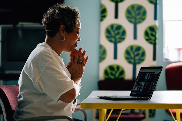 Discover how Annette March-Grier is using Google Meet to form online groups and grief counseling programs for those who've lost someone to COVID-19.