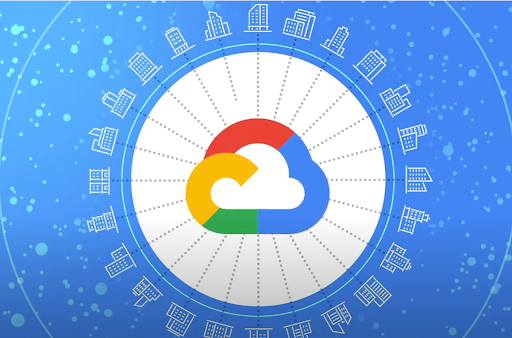 Logotipo do Google Cloud cercado por edifícios