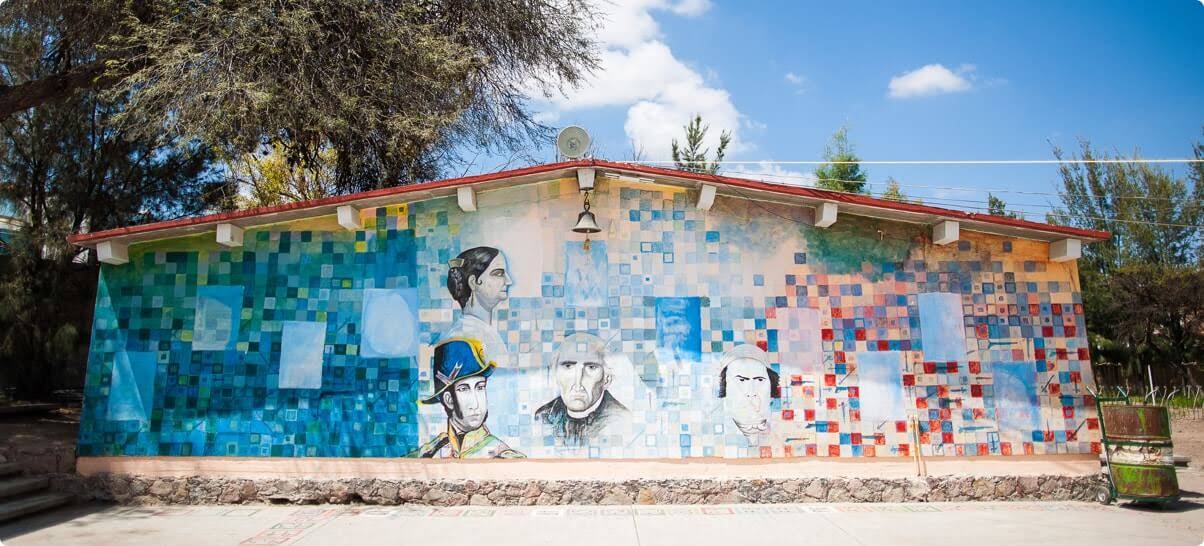 Imagen de una pared con grafitis en Dolores Hidalgo (México)