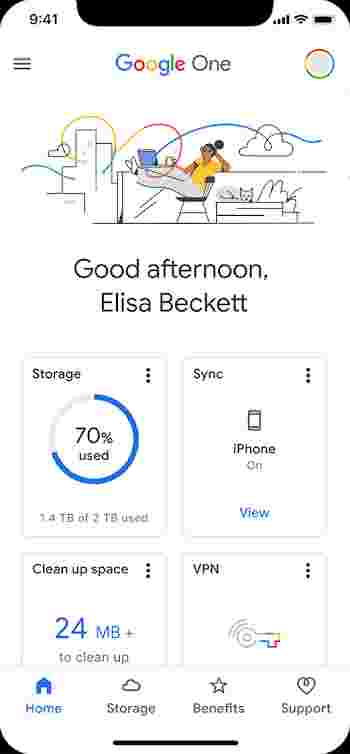 在　iPhone 上開啟的　Google One 應用程式首頁分頁，包含同步處理裝置資料的選項。