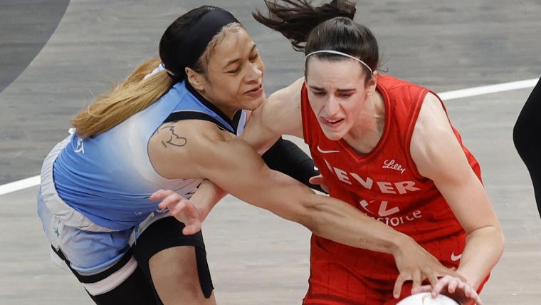 How Chennedy Carter's hard foul sparked rivalry with Caitlin Clark image