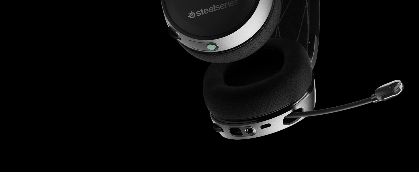 - Arctis 7 on-ear controls and microphone