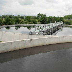 La pollution domestique des rivières est quasiment résorbée grâce aux stations d'épuration qui ont eu raison de l'ammonium, et à l'interdiction des phosphates dans les détergents
