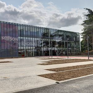 L'investissement pour la maison du Handball à Créteil qui a atteint 40 millions d'euros a été apporté à hauteur de 19 millions par les collectivités