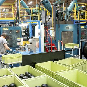 Les usines de Cooper Standard reprises par Continental sont implantées aux Etats-Unis, en Chine, en Inde, en Pologne et en France, à Rennes, où le site de La Barre Thomas emploie 400 salariés.