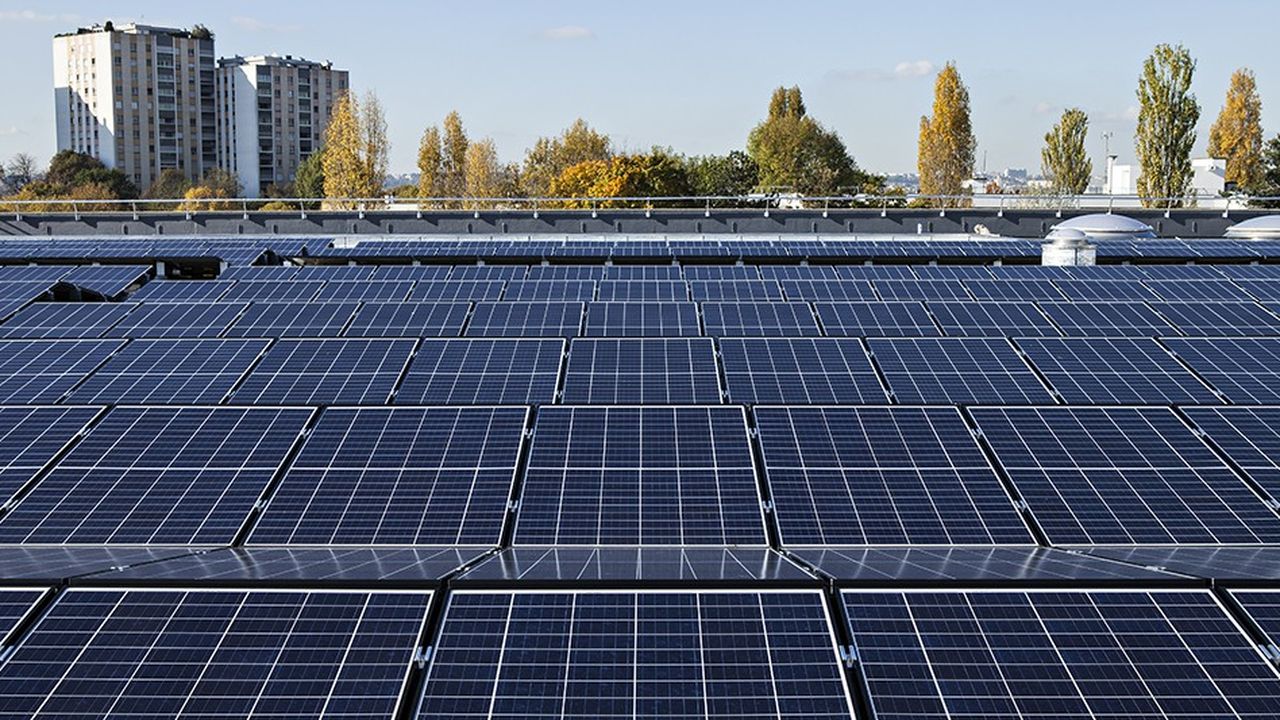 Quelque 11.800 mètres carrés de panneaux dont le déploiement, sur la toiture du réservoir d'Eau de Paris, permettra de produire 1.600 MWh/an 
