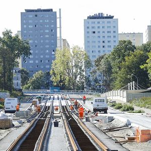 La pose des rames du  chantier du tram de Clichy Sous Bois, va prendre fin en 2018. Puis la nouvelle ligne sera testée, vide, pendant cinq à six mois. 