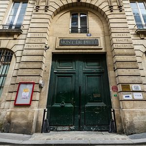 Le siège du Crédit Municipal de Paris rue des Francs-bourgeois au coeur du Marais.