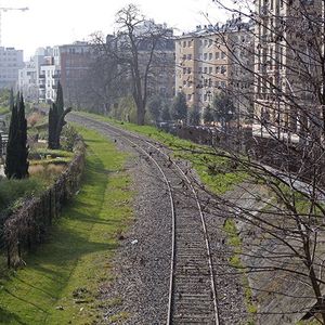 La petite ceinture ferroviaire se transforme, se rebranche sur la ville et ses habitants.