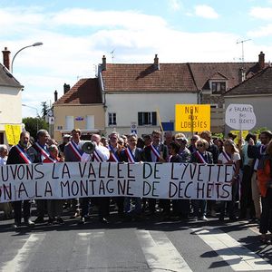 Début septembre, plus de 200 personnes, le maire en tête, mégaphone à la main, ont participé à une marche citoyenne depuis la mairie de Champlan, jusqu'à la sous-préfecture de Palaiseau.
