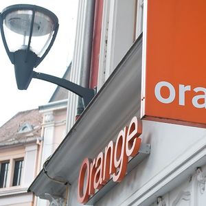 En tant qu'héritier du réseau cuivré de France Télécom, Orange est tenu de laisser ses concurrents y accéder à des conditions définies par le régulateur.
