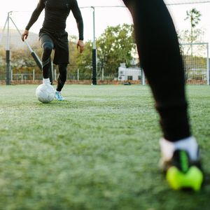 Le foot à 5 est une variante du football qui se joue à cinq joueurs (quatre joueurs de champ et un gardien de but).