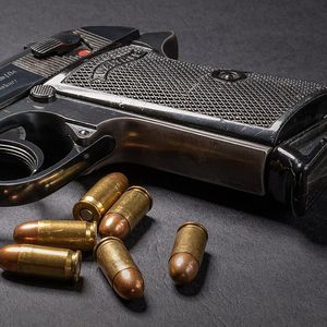1200px-Classic_Walther_PPK.jpg