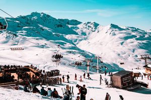 Avec le réchauffement climatique, les professionnels de la montagnes vont devoir diversifier leurs activités, comme ici à Val Thorens (Savoie).