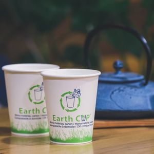 En 2019, CEE Schisler a lancé son Earth Cup breveté, « le premier gobelet 100 % papier, sans film polyéthylène et compostable à domicile ».