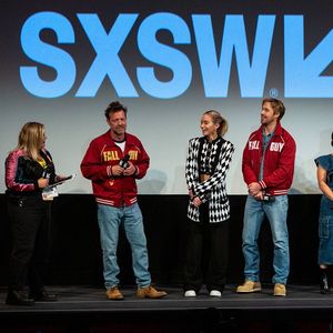 L'équipe du film « The Fall Guy », lors de l'avant-première organisée au festival South by Southwest, à Austin (Texas), le 12 mars dernier. De gauche à droite : Kelly McCormick, David Leitch, Emily Blunt, Ryan Gosling, Stephanie Hsu, Winston Duke, Hannah Waddingham et Drew Pearce.