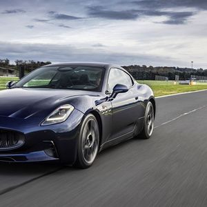 Maserati lancera, au printemps prochain, la commercialisation de son premier modèle 100 % électrique : son nouveau coupé sport 4 places GranTurismo Folgore.