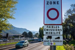 Les zones à faibles émissions, dans lesquelles sont appliquées des restrictions de circulation, visent à lutter contre la pollution de l'air dans les villes.