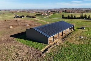 Cette opération donne la possibilité à la PME corse de maîtriser une grande partie de la chaîne de production des panneaux solaires installés sur les hangars agricoles.