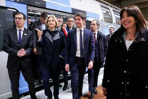 Gabriel Attal a inauguré ce vendredi le nouveau tronçon du RER E entre la gare Saint-Lazare, Porte-Maillot, la Défense et Nanterre-La Folie