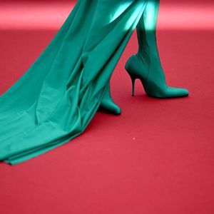 Le 22 mai 2022, pour la projection du film de Valeria Bruni Tedeschi, «Les Amandier», Isabelle Huppert portait une tenue Balenciaga.