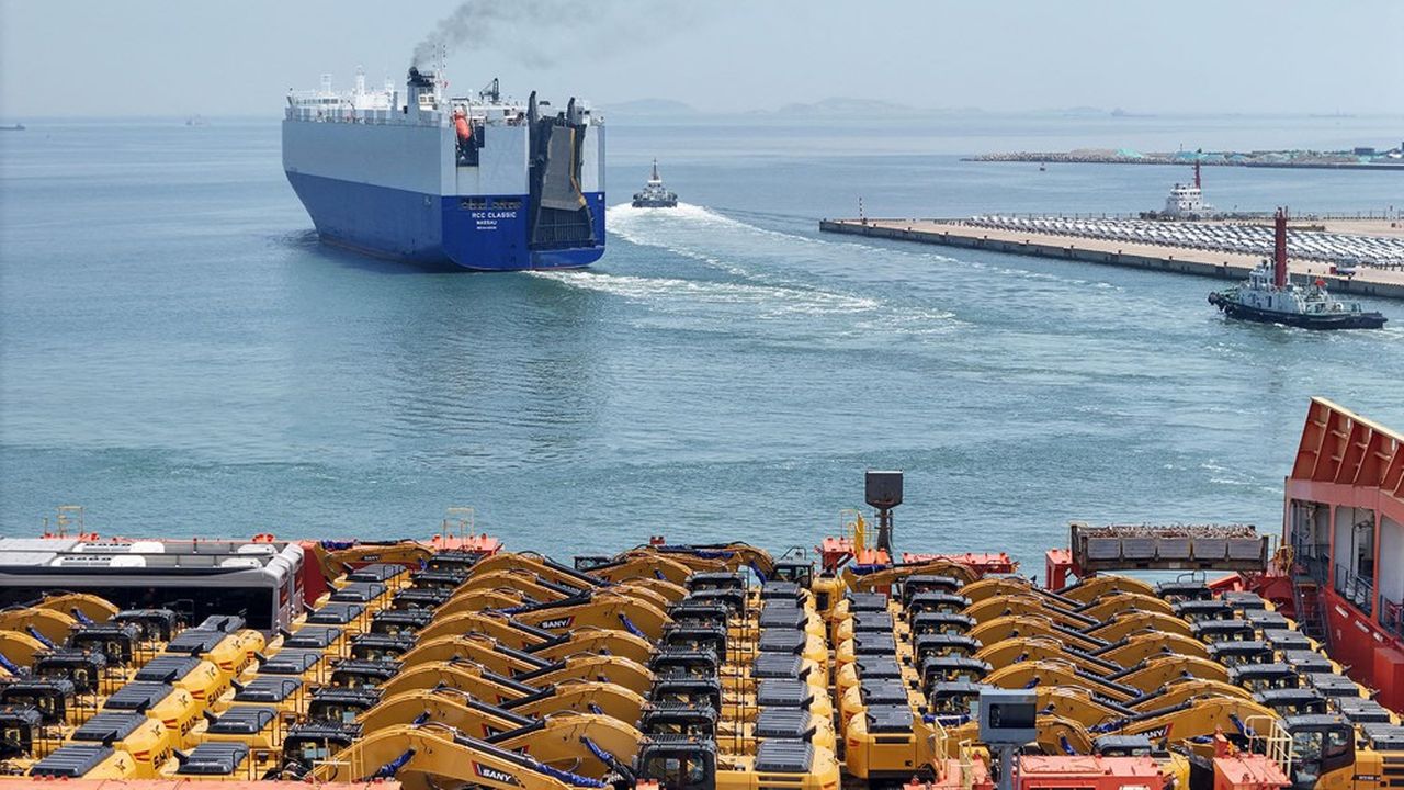 Un navire au port de Yantai, dans la province chinoise du Shandong, transportant des produits chinois destinés à l'exportation.