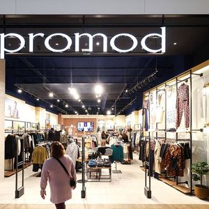 Quinze millions de pièces ont été mises en magasin par Promod sur l'exercice, soit 3 % de moins. Et malgré cela, les ventes ont augmenté et le volume de marge a grimpé de 4 %.