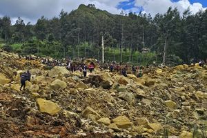 L'effondrement d'un pan d'une montagne a enseveli plus de 2.000 personnes et causé d'importantes destructions dans le village de Yambali dans la province d'Enga, dans le centre du pays.