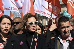 Les leaders de la CGT, Sophie Binet, à gauche, de la CFDT, Marylise Léon au milieu, et de FO, Frédéric Souillot, à droite.